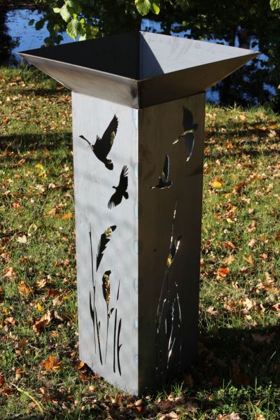 Cortenstahlsäule mit Pflanzgefäß