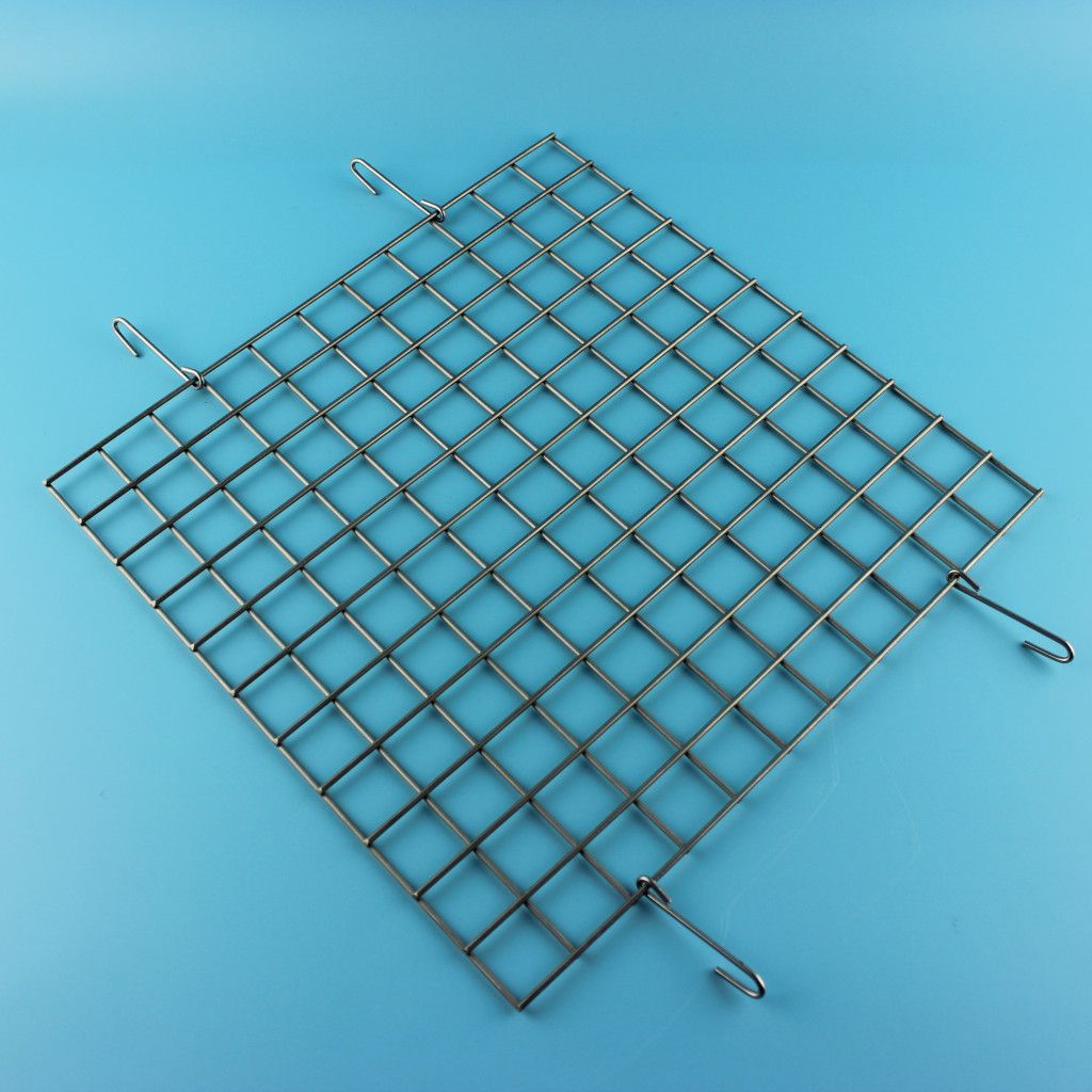 Low Budget Edelstahl-Grillrost 330 x 330 mm mit geösten Haken_als optionales Zubehör im Store