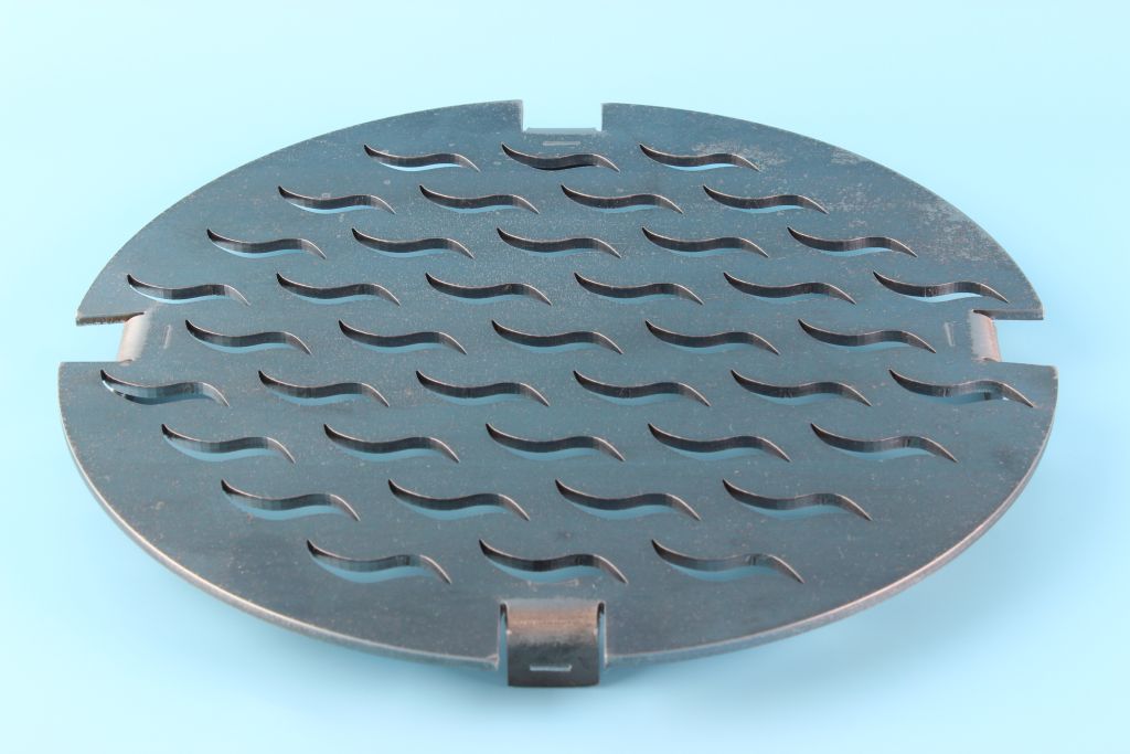 Grillrosteinsatz aus Stahl für Feuerplatten mit einem zentralen Loch von 200 mm Ø